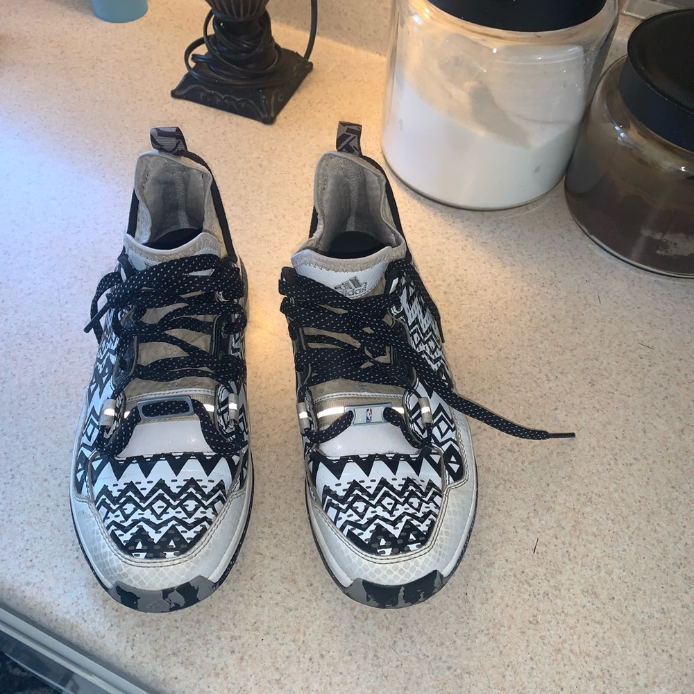 Size 9 1/2 Adidas basketball shoes